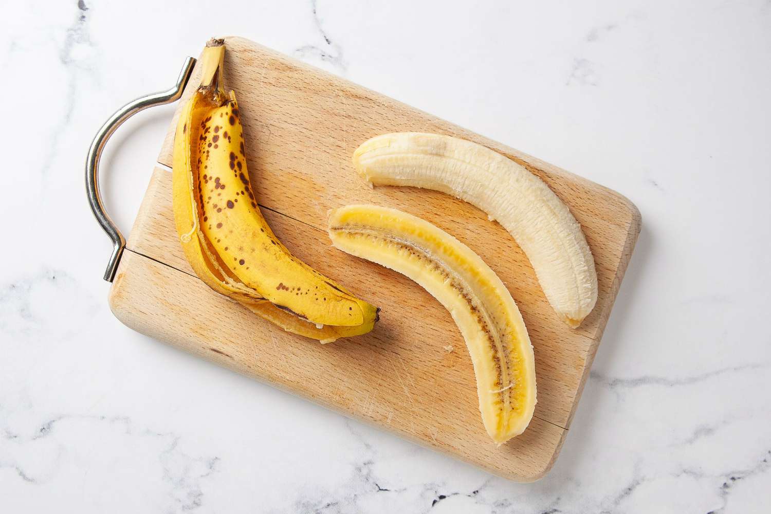 Learn how to Quickly Freeze Ripe Bananas